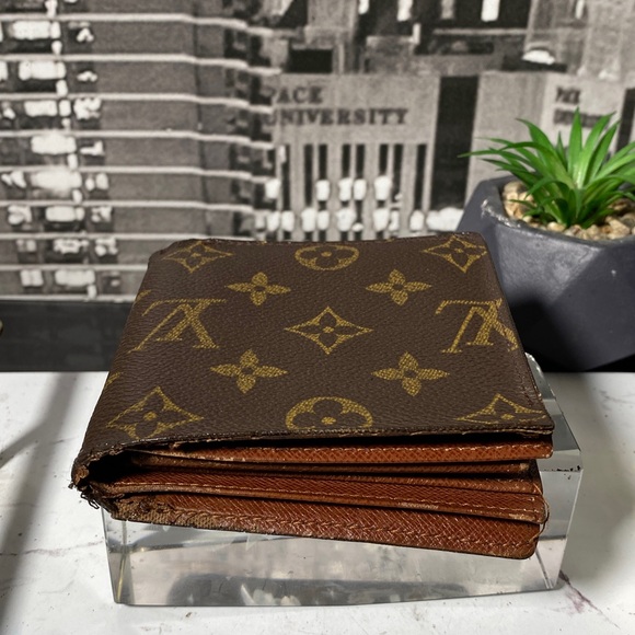 Authentic Louis Vuitton Monogram Marco Wallet - Picture 11 of 14